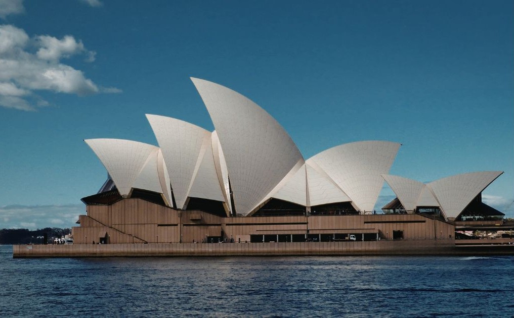 see the iconic Sydney Opera House on our Sydney Layover Tour