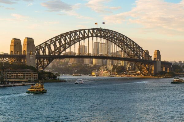 See the Sydney Harbour Bridge with Shire Shuttle Bus Layover Tour